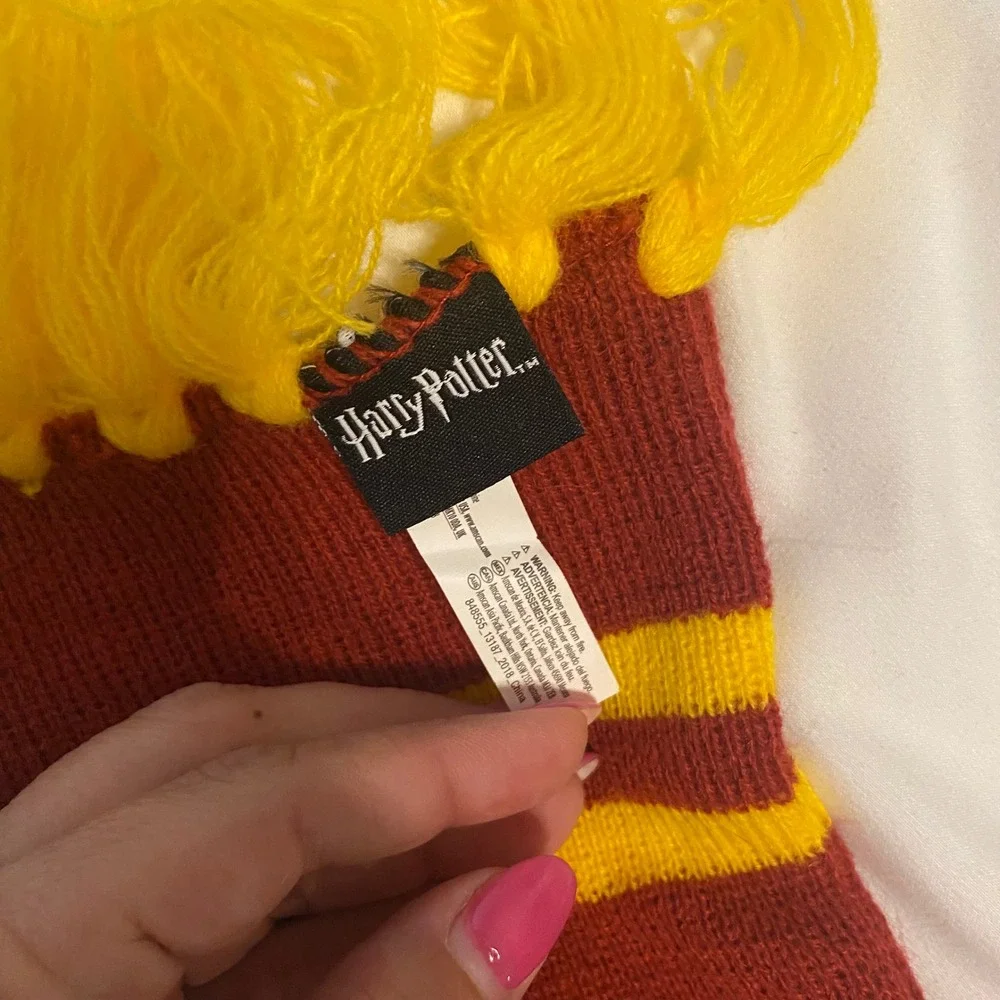 Harry Potter Gryffindor Scarf Burgundy Gold‎ Striped Knit House Crest Tassel